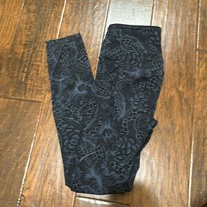 Lululemon Run On Tight (25")
Nouveau Mach Blue Black Size 2